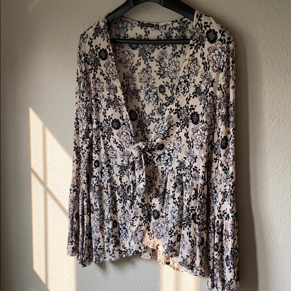 Shirt like new never worn.